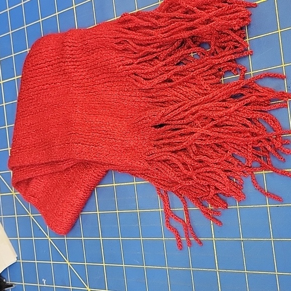 Felt's Fun Finds Other - Knit 20" Scarf w 30" w Fringe New - Red